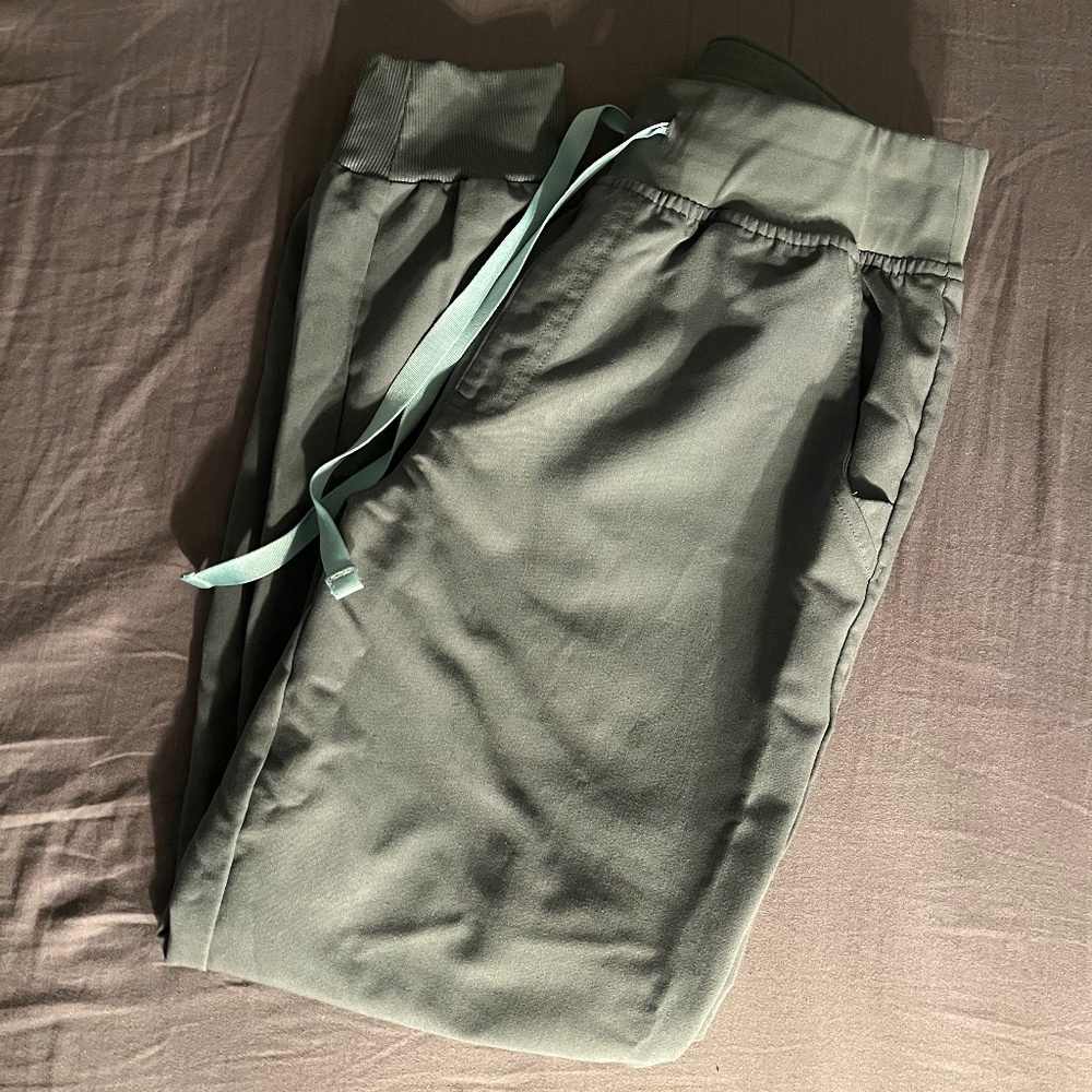 Bonsai Figs Scrub Pants